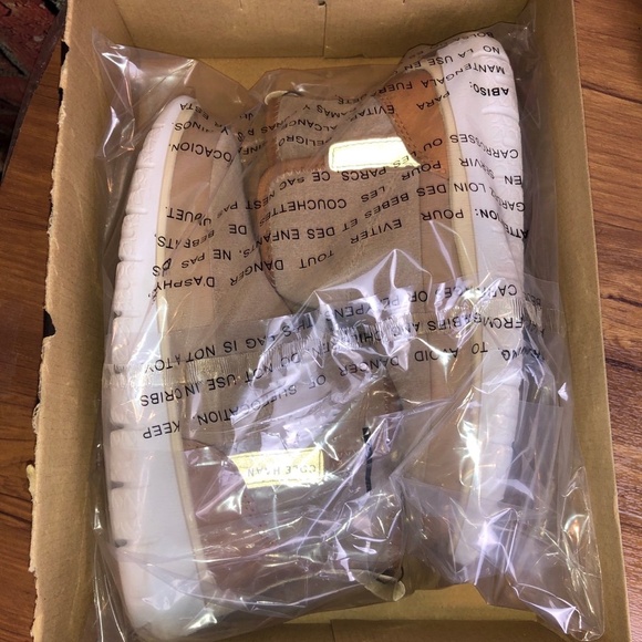 Cole Haan womens Generation Zerogrand Water Resistant Bootie size 5 B New - Picture 12 of 12